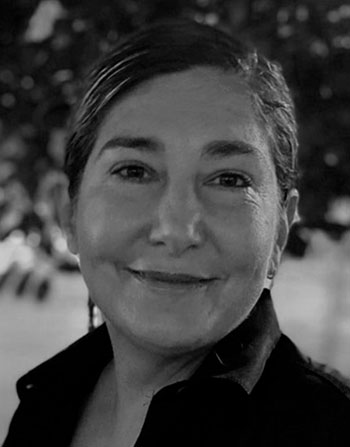 mar201 María del Mar González Castro studied Art in various schools in Madrid and has had a long career as an antique dealer and interior designer. She loves classic, decorative and contemporary art form